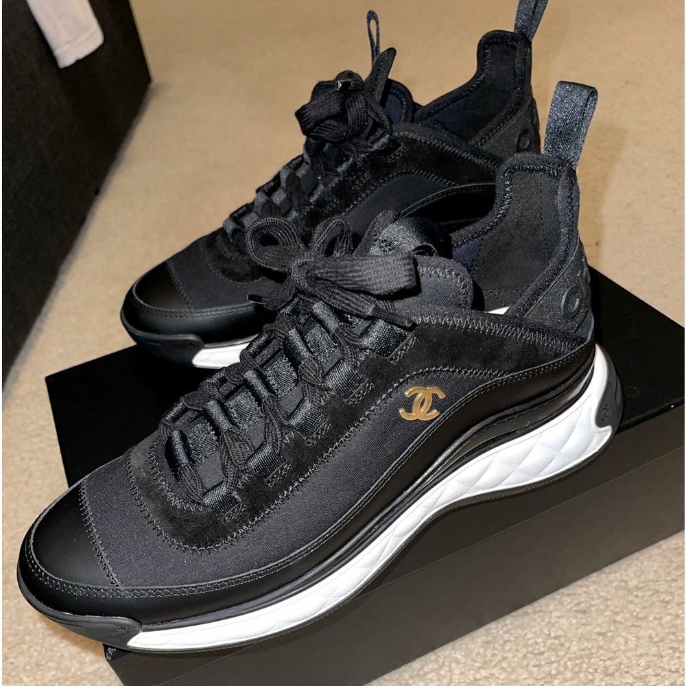 Chanel Sneakers in immaculate condition 38.5
